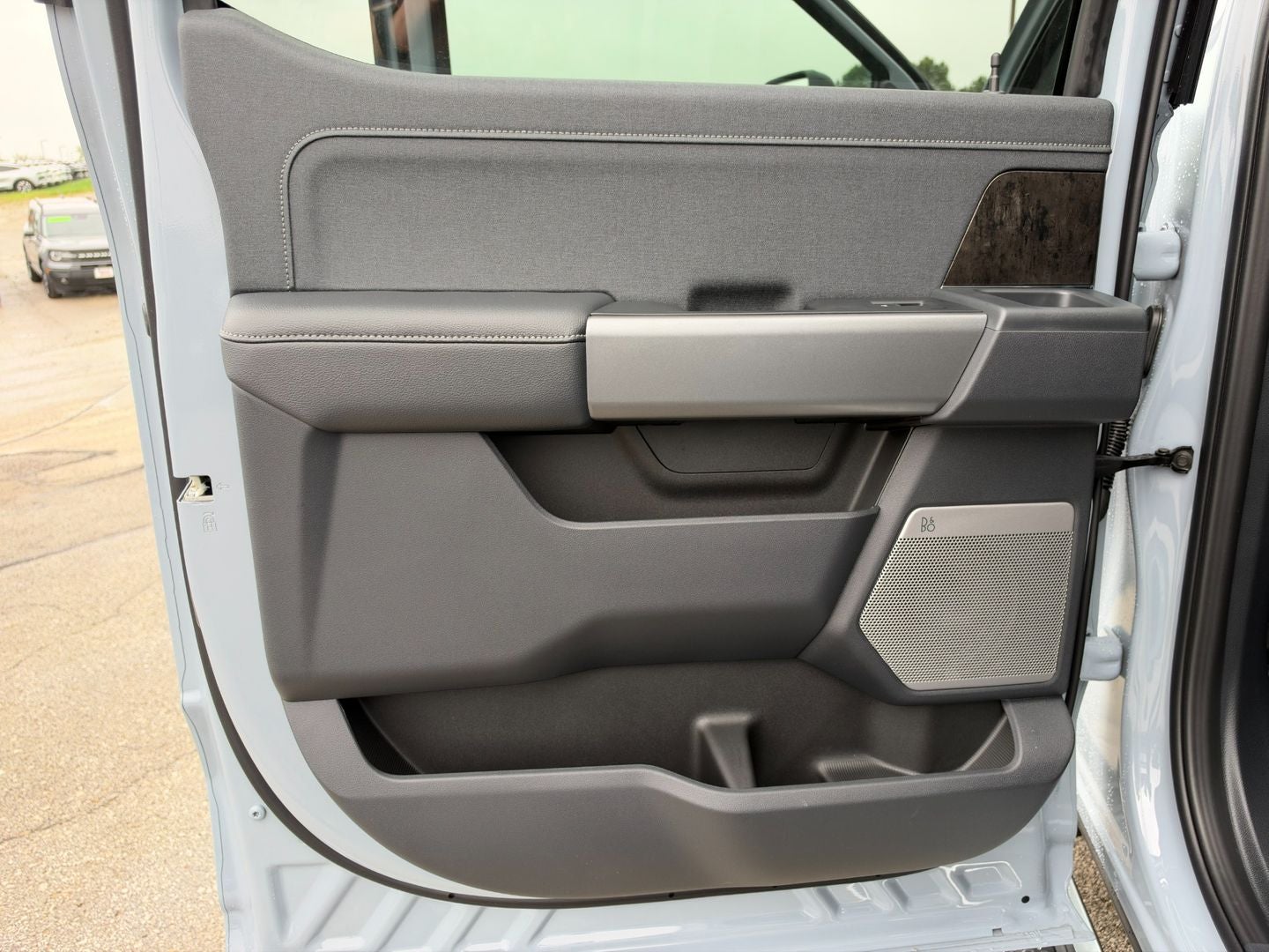 2027 Ford Super Duty F-350 SRW F-350® Lariat®