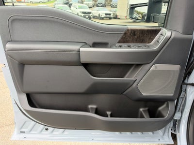 2027 Ford Super Duty F-350 SRW F-350® Lariat®
