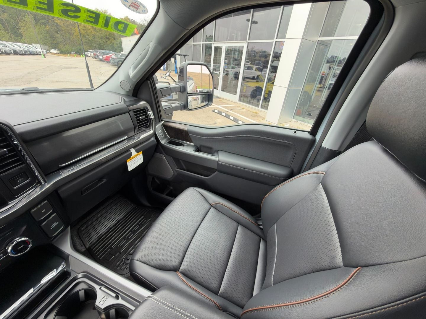 2027 Ford Super Duty F-350 SRW F-350® Lariat®