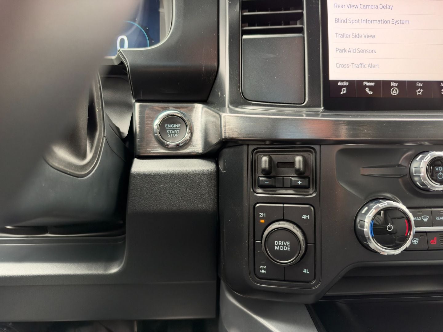 2027 Ford Super Duty F-350 SRW F-350® Lariat®