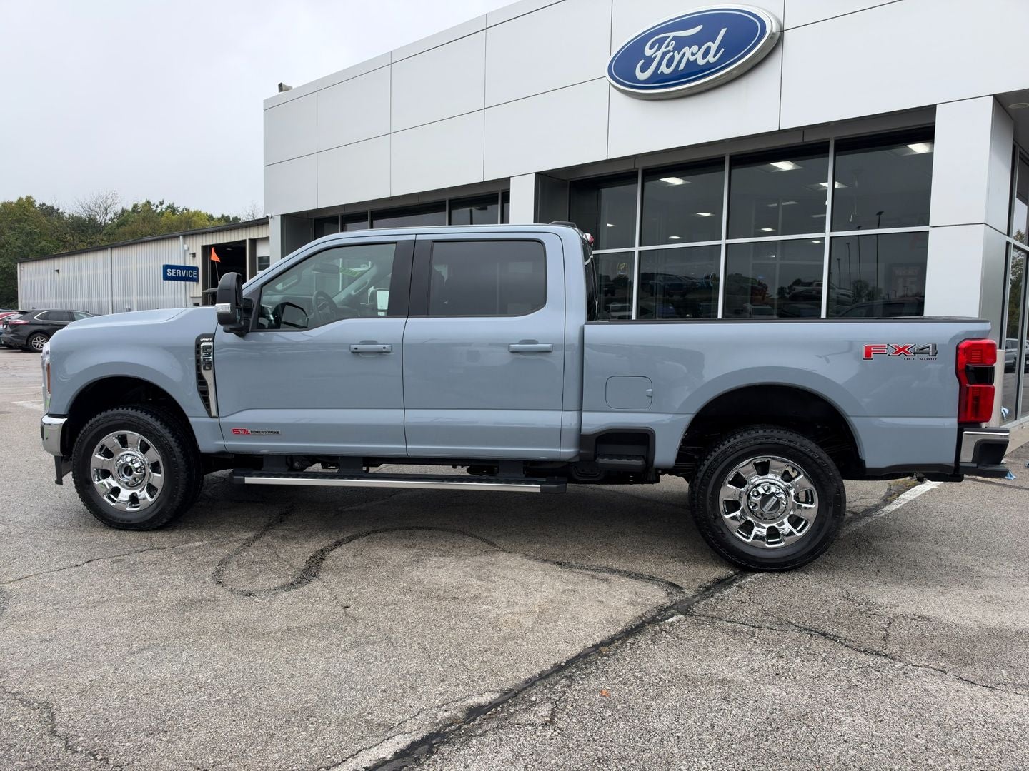 2027 Ford Super Duty F-350 SRW F-350® Lariat®