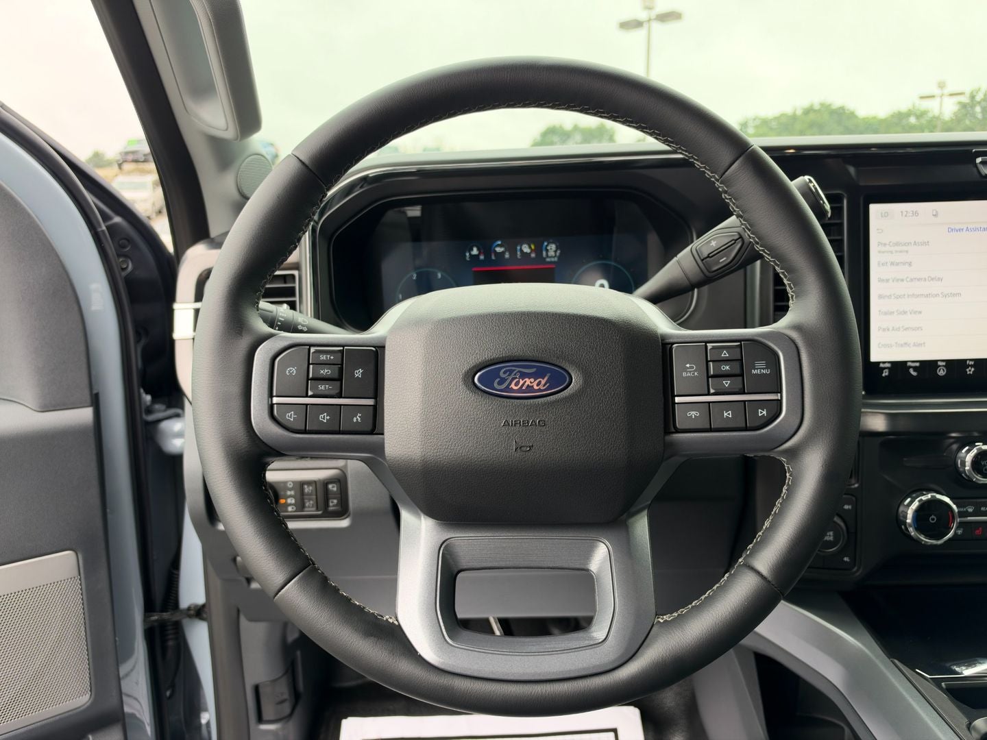 2027 Ford Super Duty F-350 SRW F-350® Lariat®