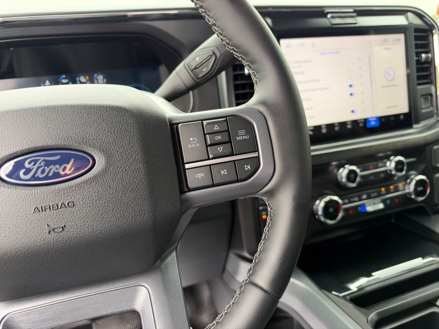 2027 Ford Super Duty F-350 SRW F-350® Lariat®