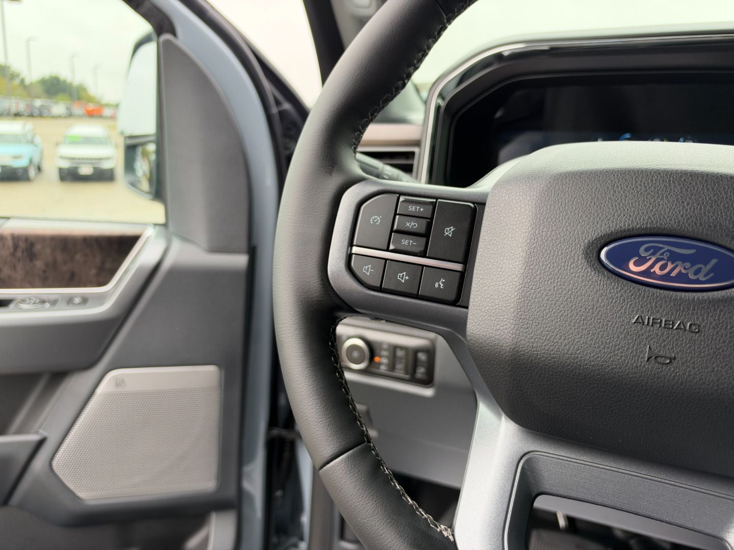 2027 Ford Super Duty F-350 SRW F-350® Lariat®