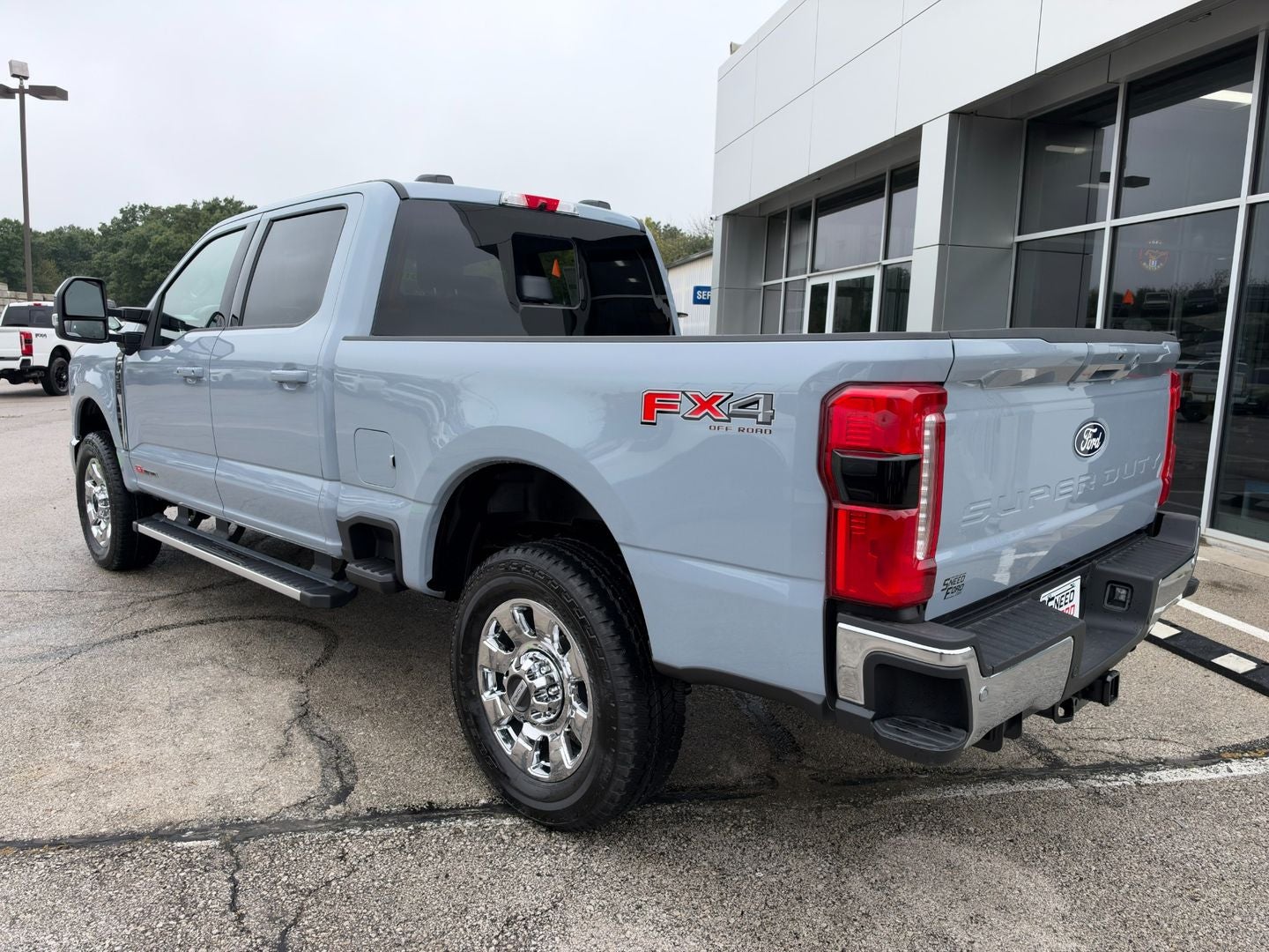 2027 Ford Super Duty F-350 SRW F-350® Lariat®