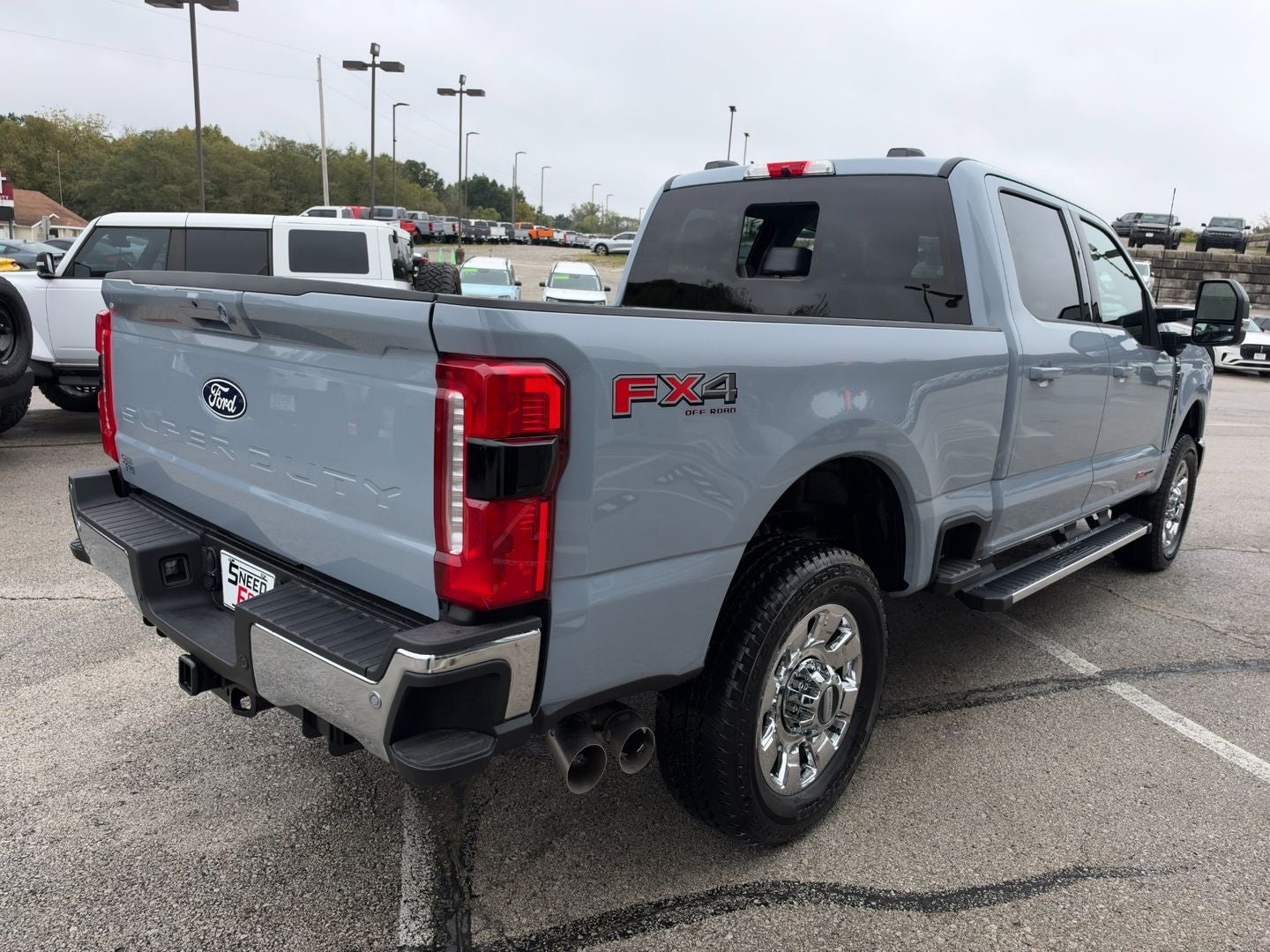 2027 Ford Super Duty F-350 SRW F-350® Lariat®