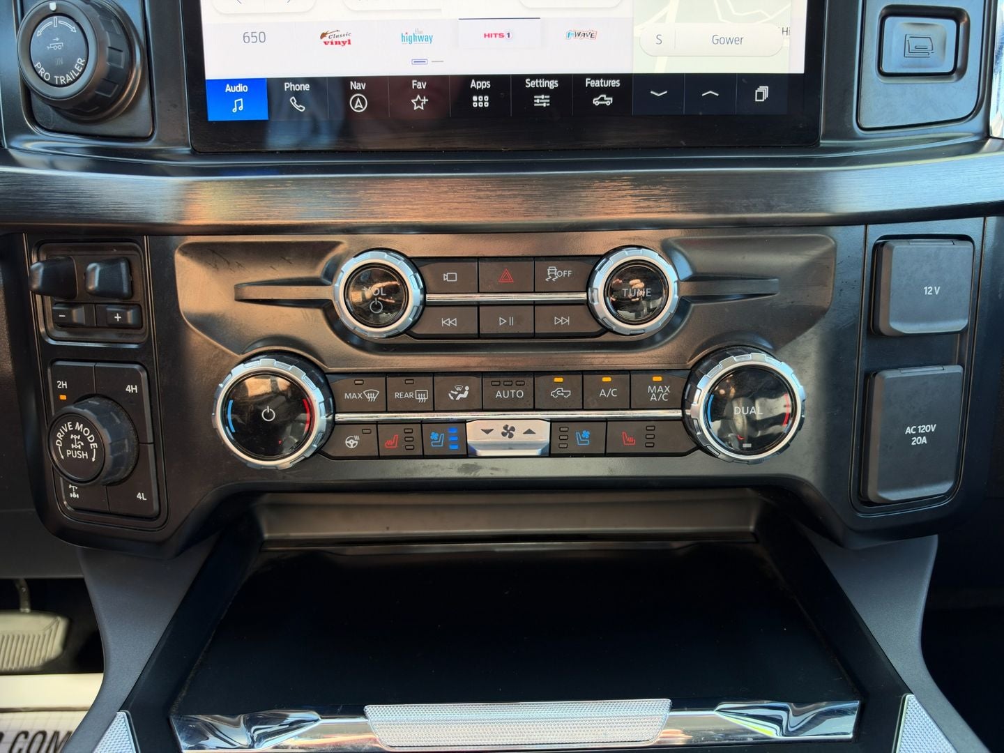 2025 Ford Super Duty F-350 SRW Lariat 4X4