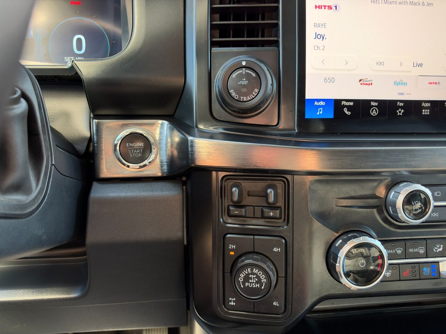 2025 Ford Super Duty F-350 SRW Lariat 4X4