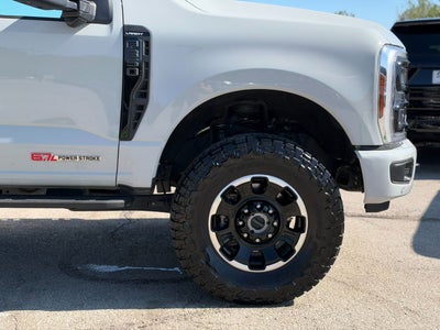 2025 Ford Super Duty F-350 SRW Lariat 4X4
