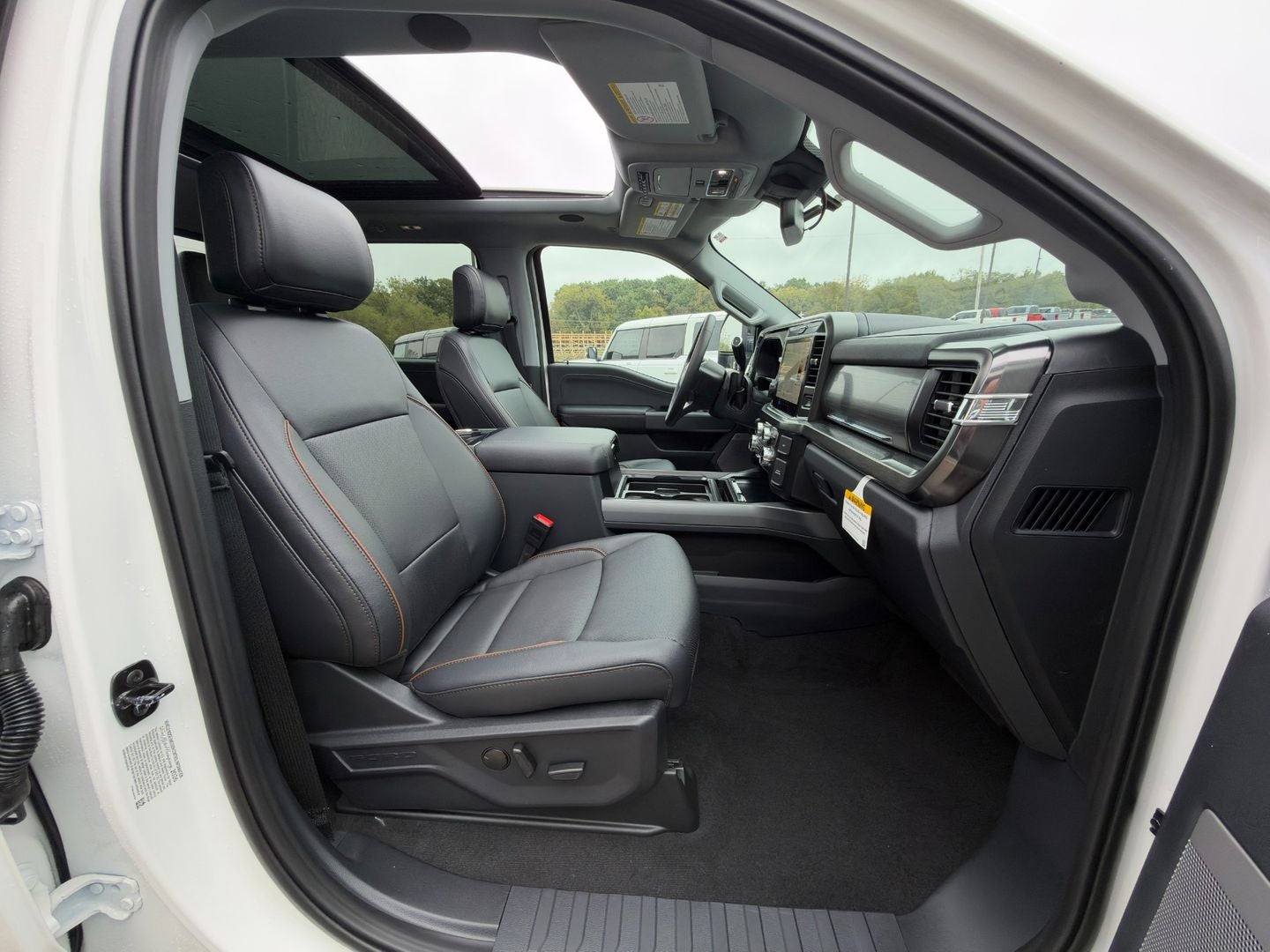 2027 Ford Super Duty F-350 SRW F-350® Lariat®