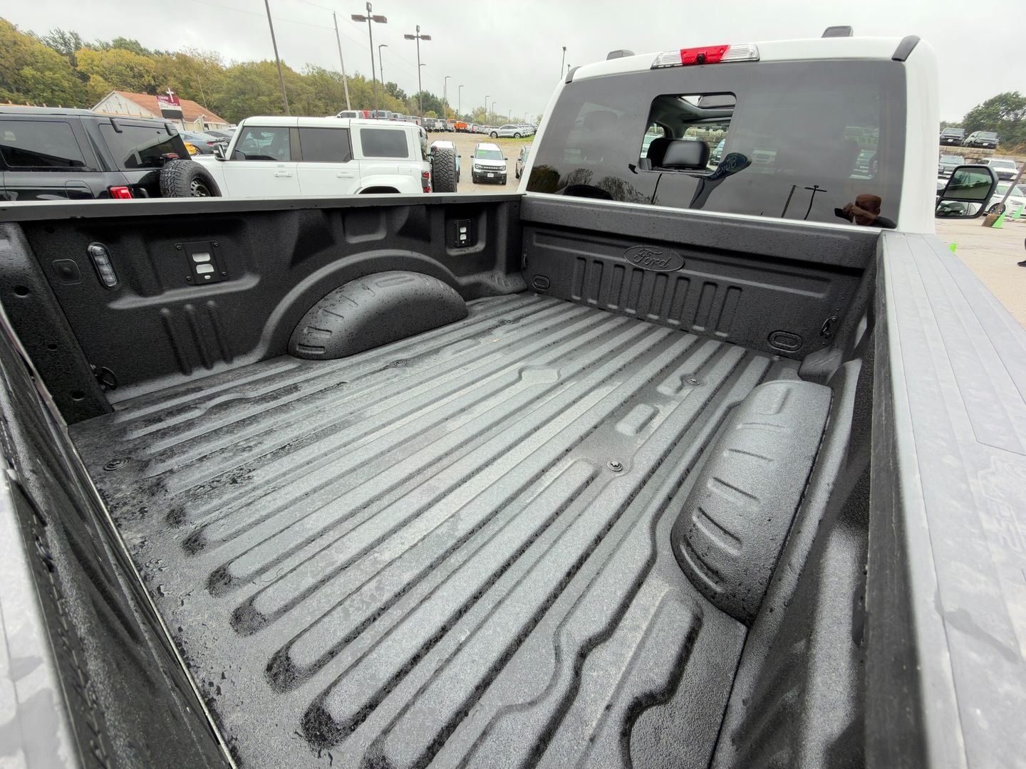 2027 Ford Super Duty F-350 SRW F-350® Lariat®