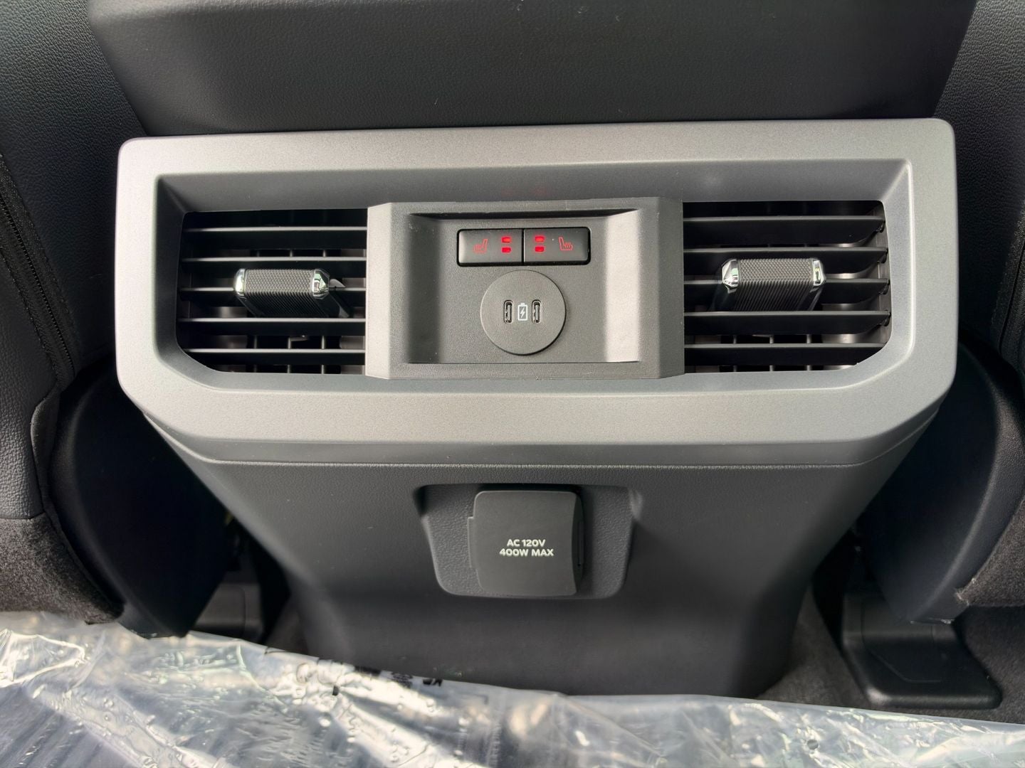 2027 Ford Super Duty F-350 SRW F-350® Lariat®