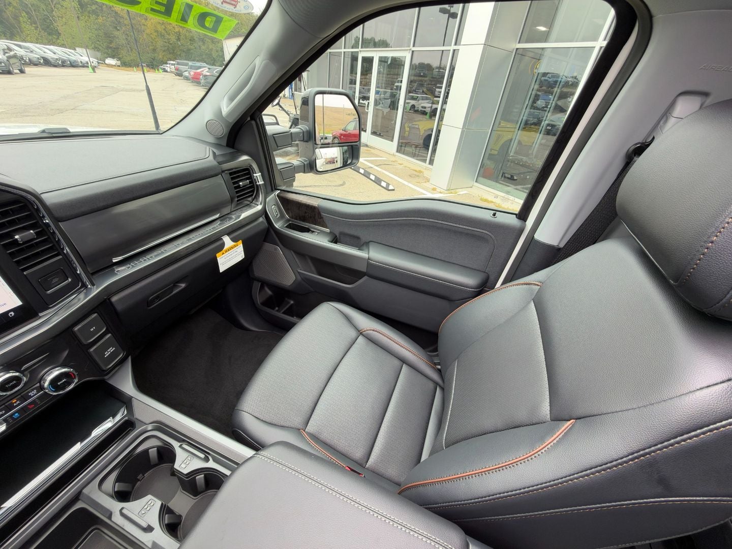 2027 Ford Super Duty F-350 SRW F-350® Lariat®