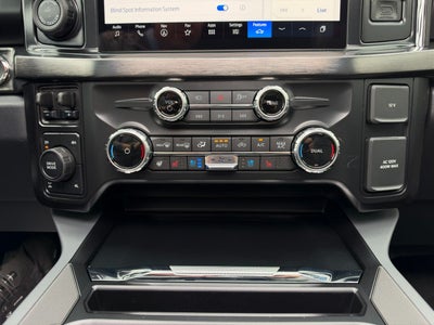 2027 Ford Super Duty F-350 SRW F-350® Lariat®