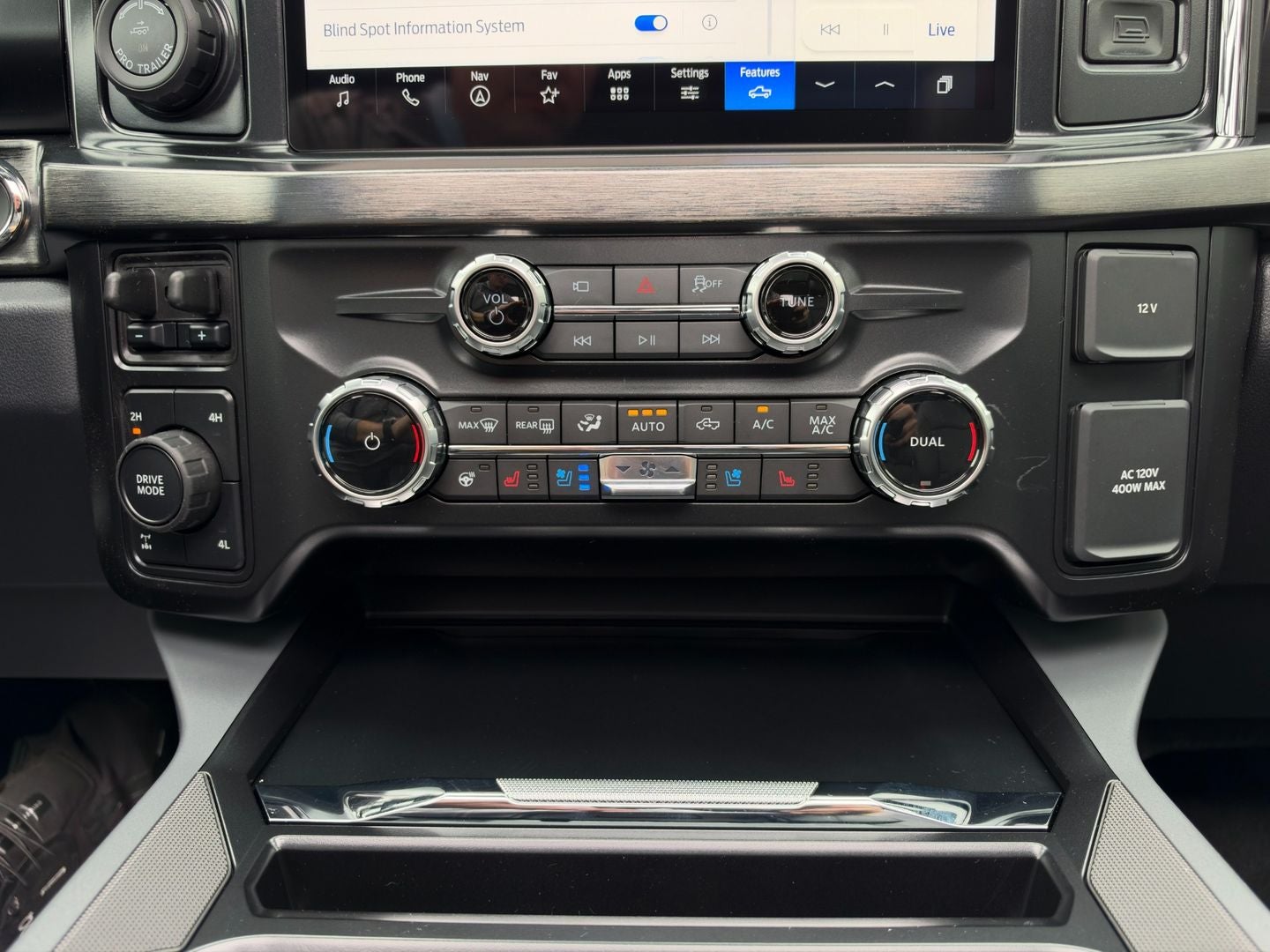 2027 Ford Super Duty F-350 SRW F-350® Lariat®