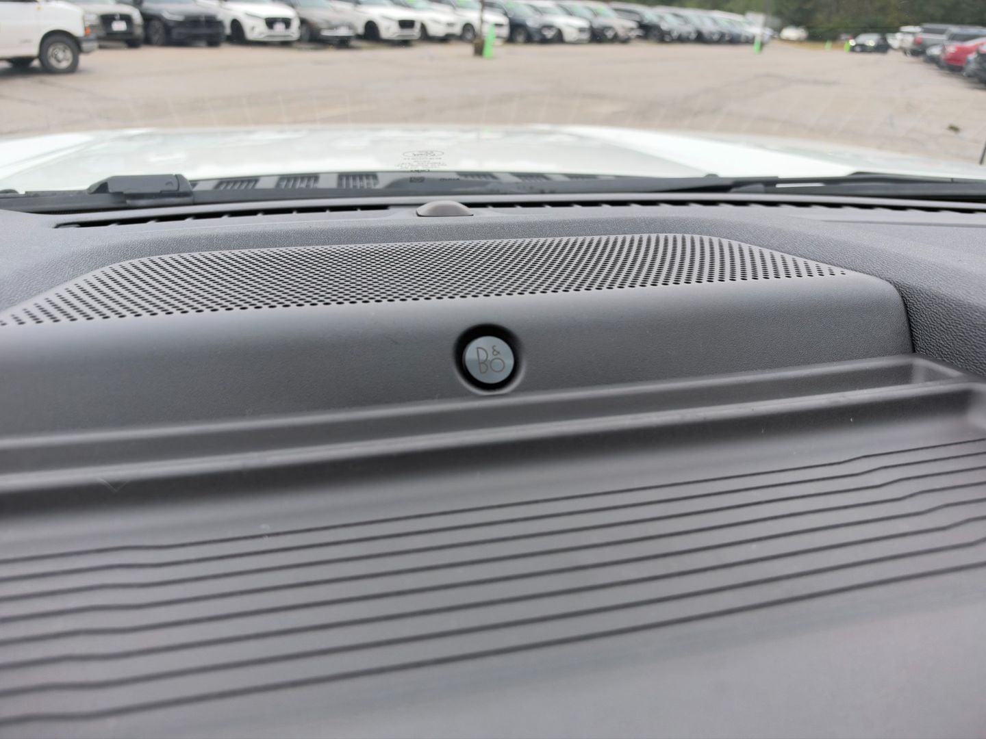 2027 Ford Super Duty F-350 SRW F-350® Lariat®