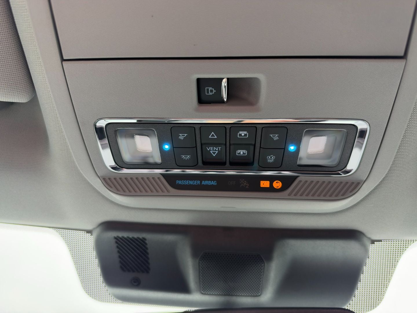 2027 Ford Super Duty F-350 SRW F-350® Lariat®