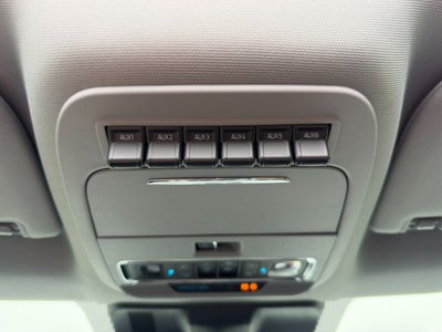 2027 Ford Super Duty F-350 SRW F-350® Lariat®
