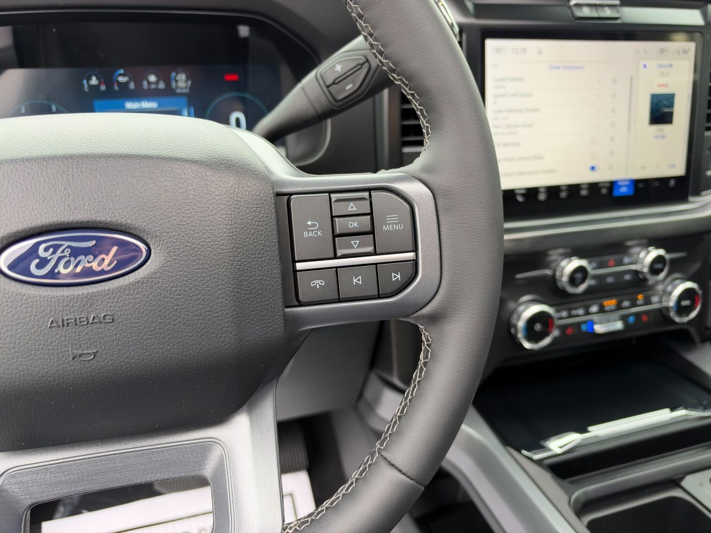 2027 Ford Super Duty F-350 SRW F-350® Lariat®