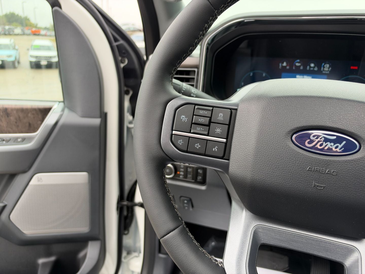 2027 Ford Super Duty F-350 SRW F-350® Lariat®