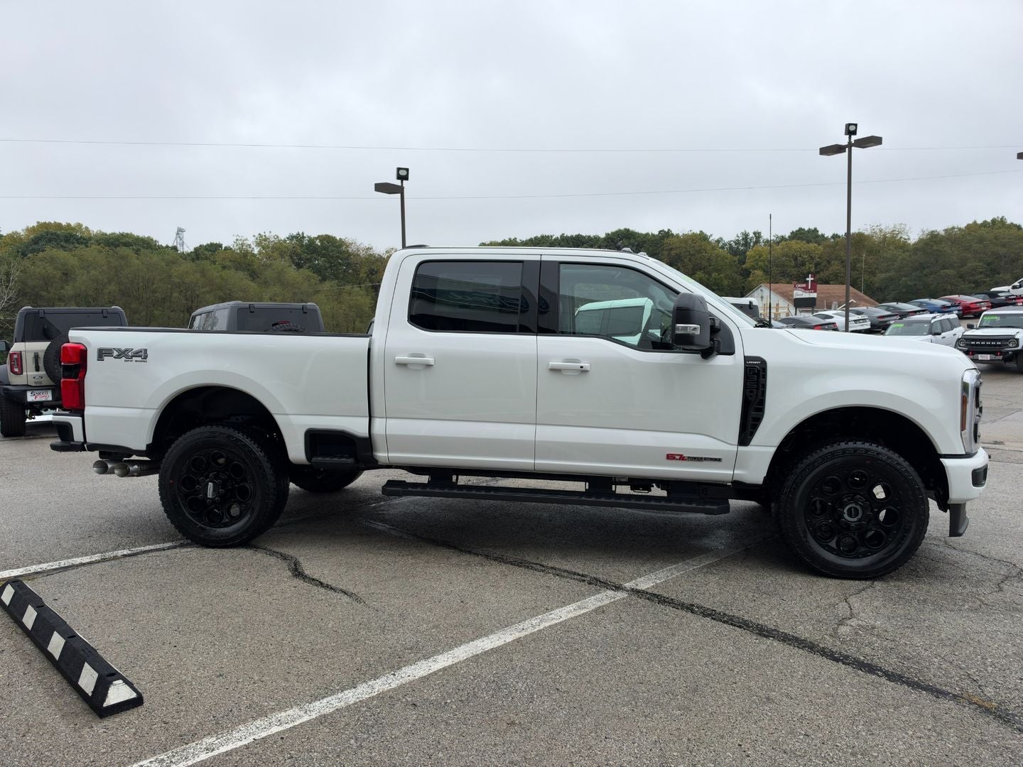 2027 Ford Super Duty F-350 SRW F-350® Lariat®