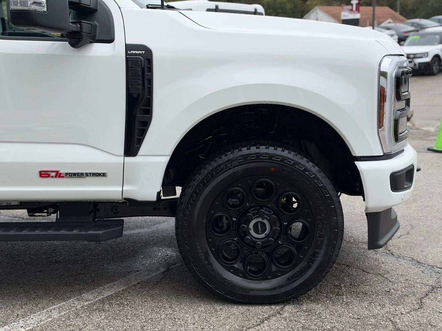 2027 Ford Super Duty F-350 SRW F-350® Lariat®