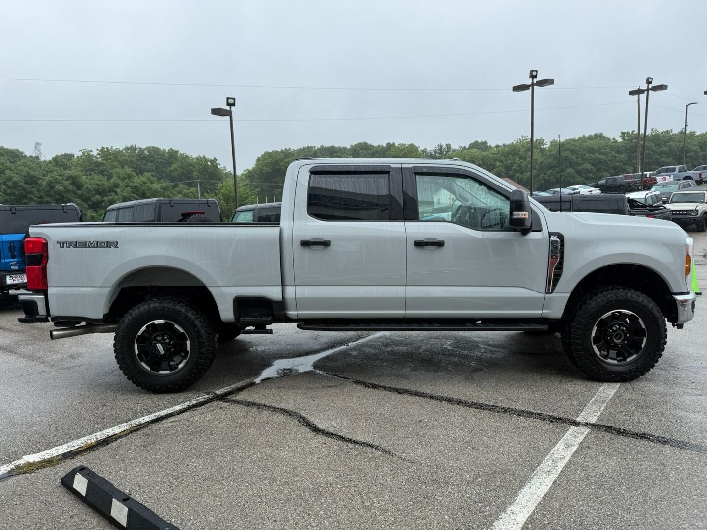 2025 Ford Super Duty F-350 SRW XLT 4X4 7.3L V8 TREMOR