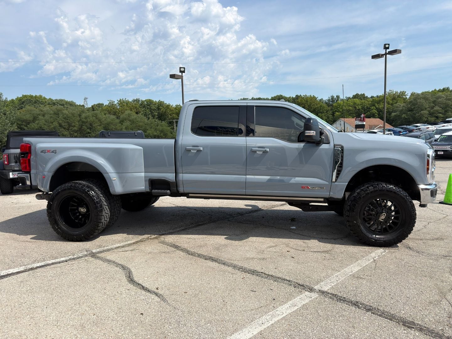 2024 Ford Super Duty F-350 DRW Lariat 4X4