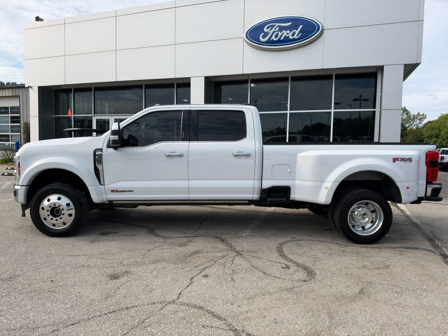 2024 Ford Super Duty F-450 DRW Lariat 4X4