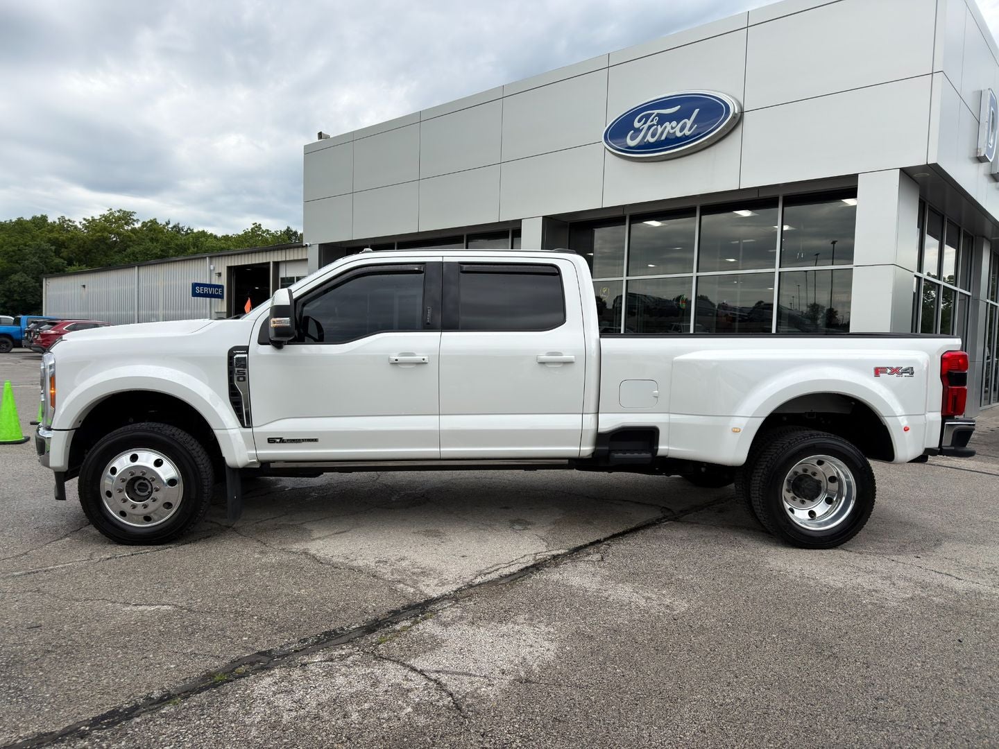 2023 Ford Super Duty F-450 DRW Lariat 4X4