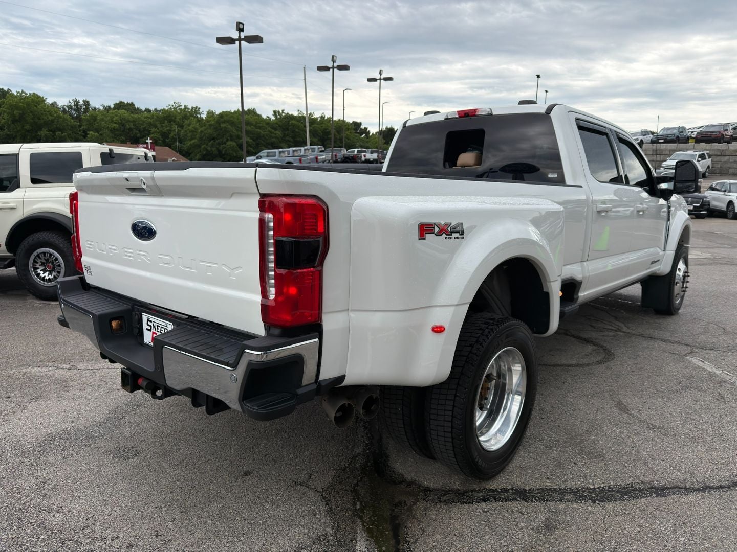 2023 Ford Super Duty F-450 DRW Lariat 4X4
