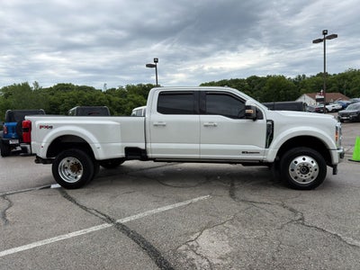 2023 Ford Super Duty F-450 DRW Lariat 4X4