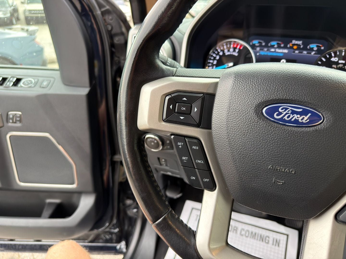 2022 Ford Super Duty F-350 SRW Lariat 4X4