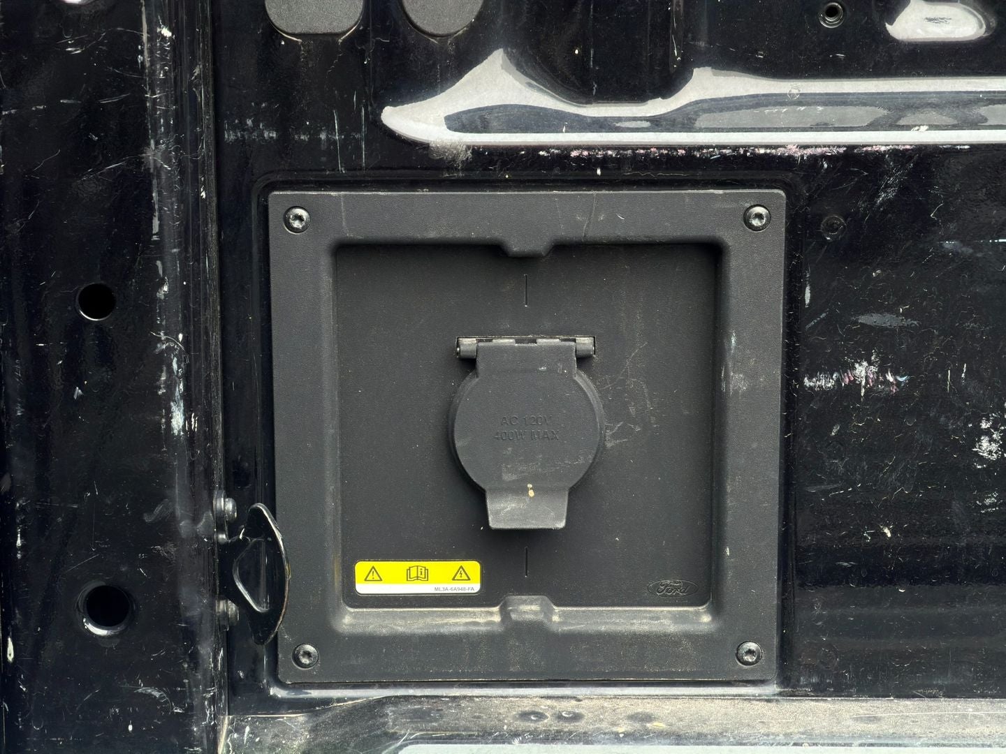 2023 Ford F-150 XLT 4X4 V6