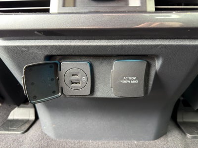 2023 Ford F-150 XLT 4X4 V6