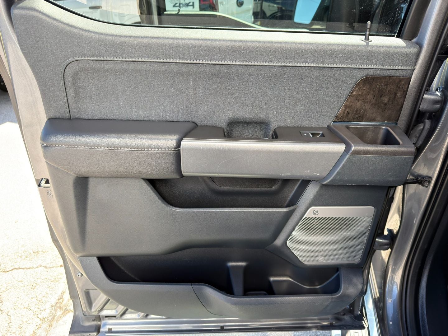 2023 Ford F-150 Lariat 4X4 V8