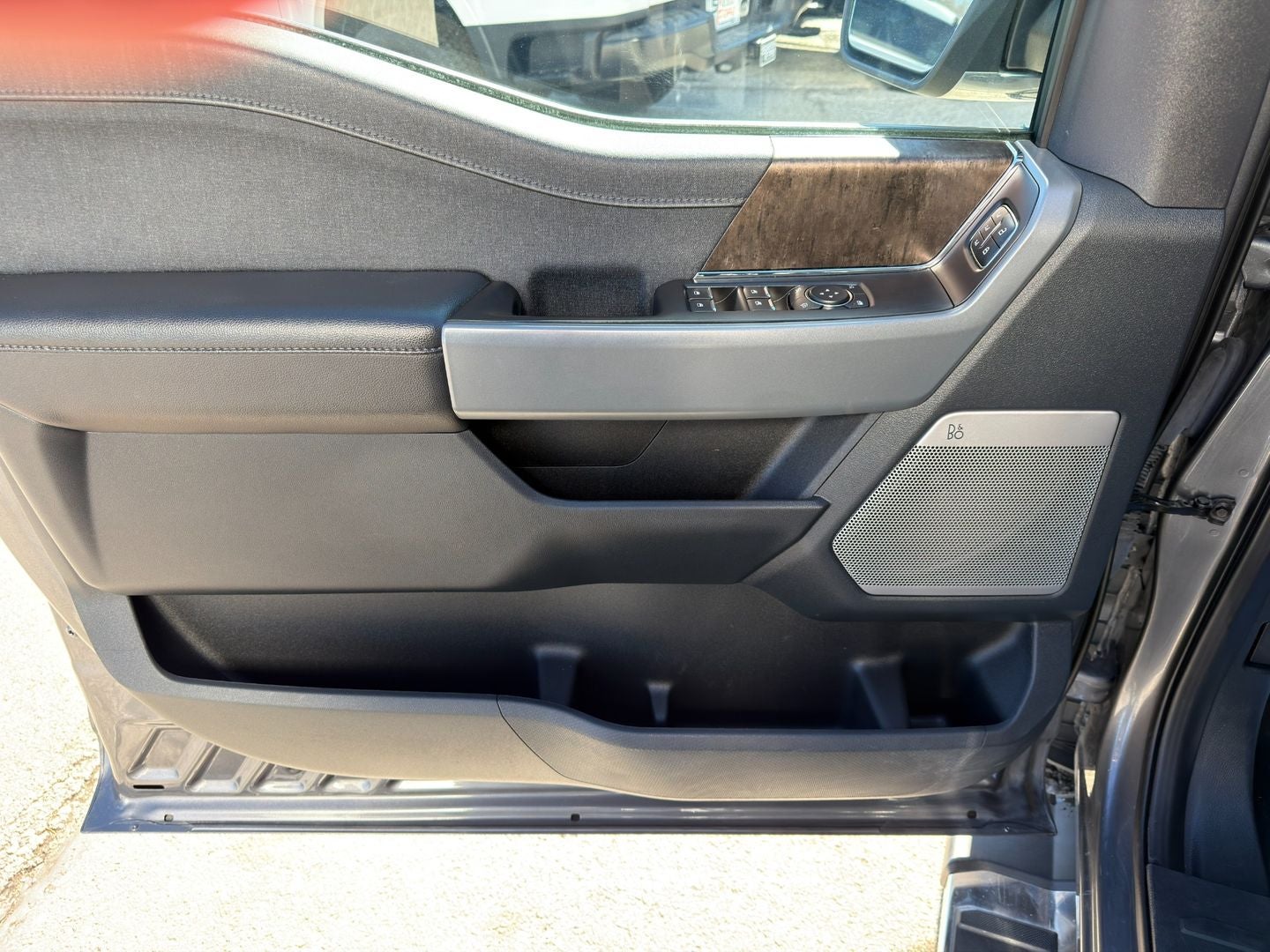 2023 Ford F-150 Lariat 4X4 V8