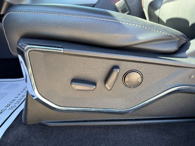 2023 Ford F-150 Lariat 4X4 V8