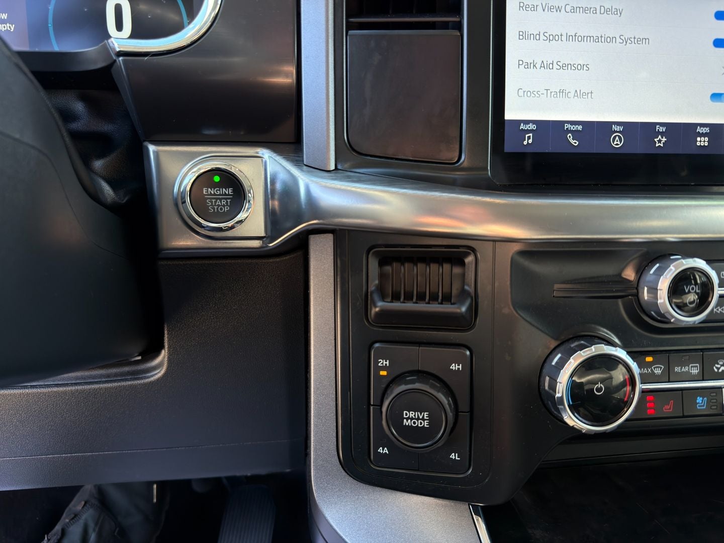 2023 Ford F-150 Lariat 4X4 V8