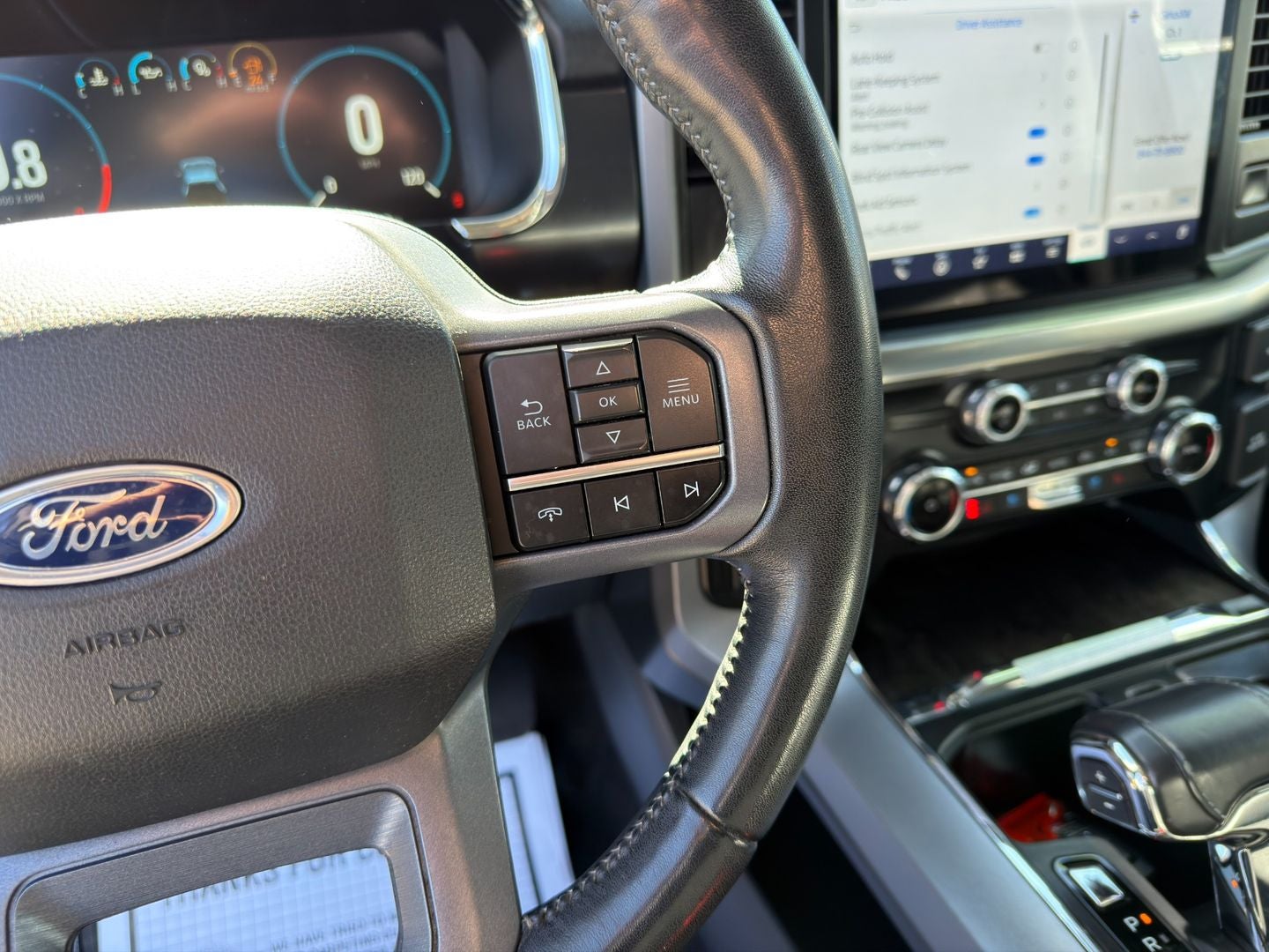 2023 Ford F-150 Lariat 4X4 V8