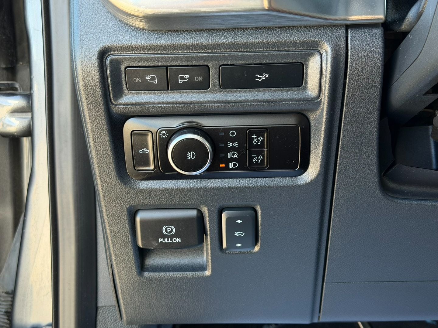 2023 Ford F-150 Lariat 4X4 V8