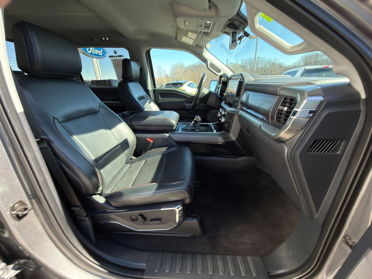 2023 Ford F-150 Lariat 4X4 V8