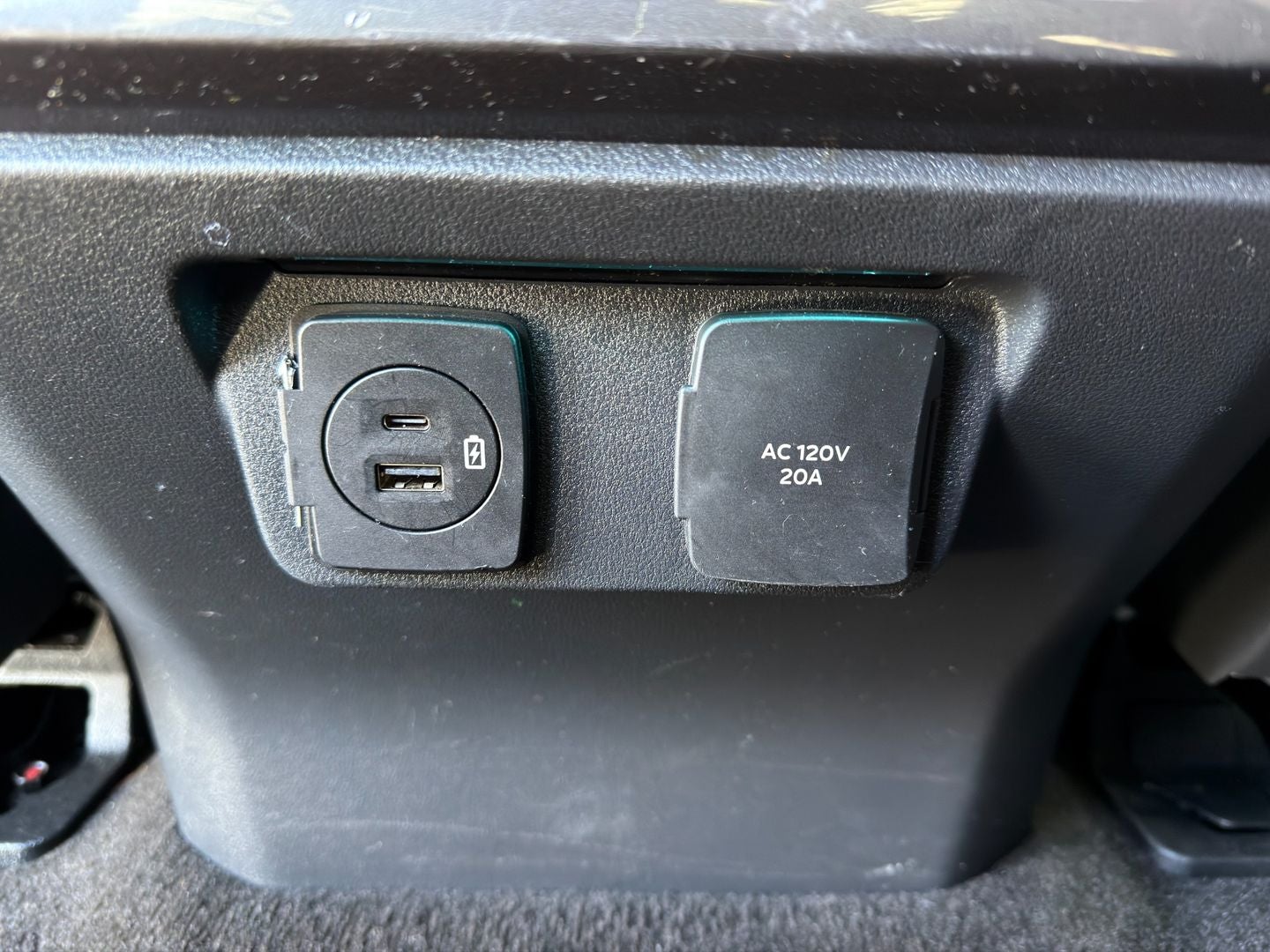 2023 Ford F-150 XLT 4X4 V8 Black Widow