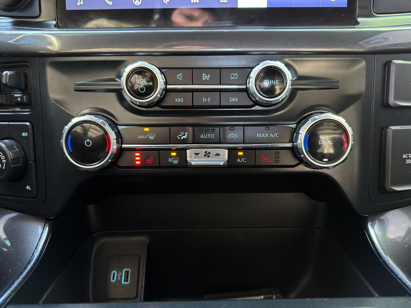 2023 Ford F-150 XLT 4X4 V8 Black Widow