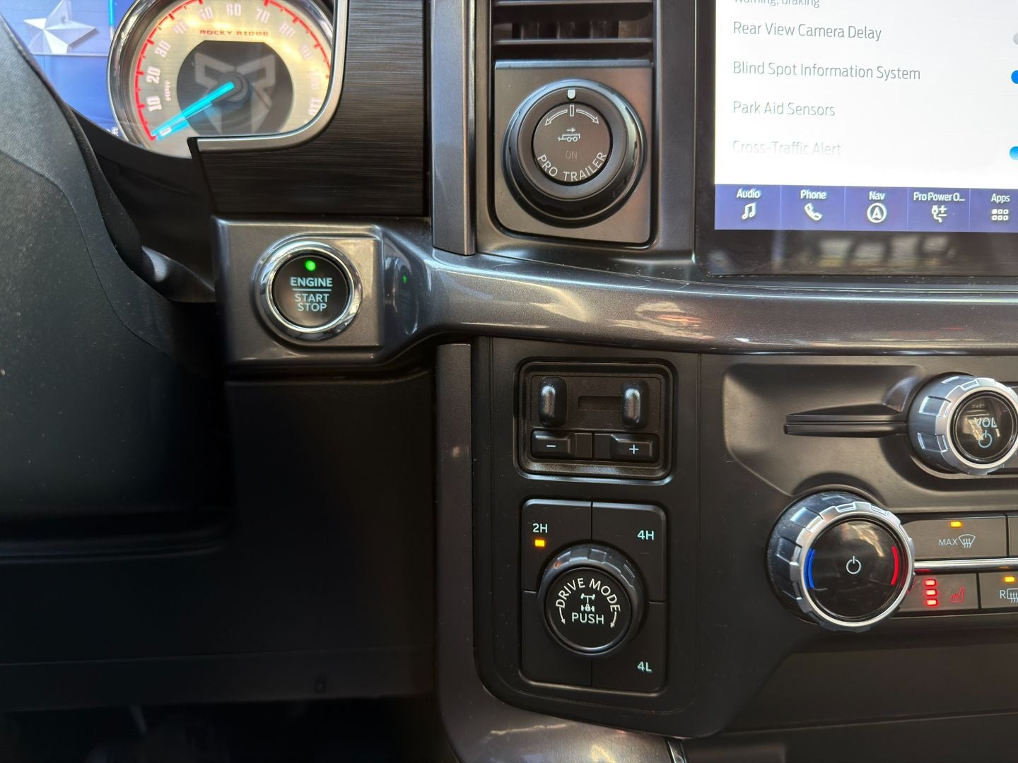 2023 Ford F-150 XLT 4X4 V8 Black Widow