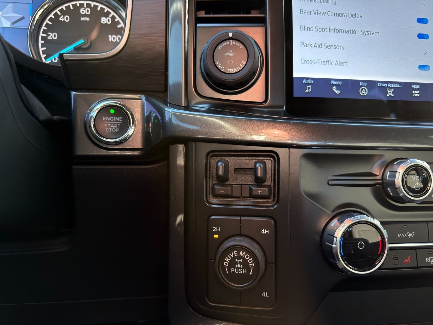 2023 Ford F-150 XLT 4X4 V6