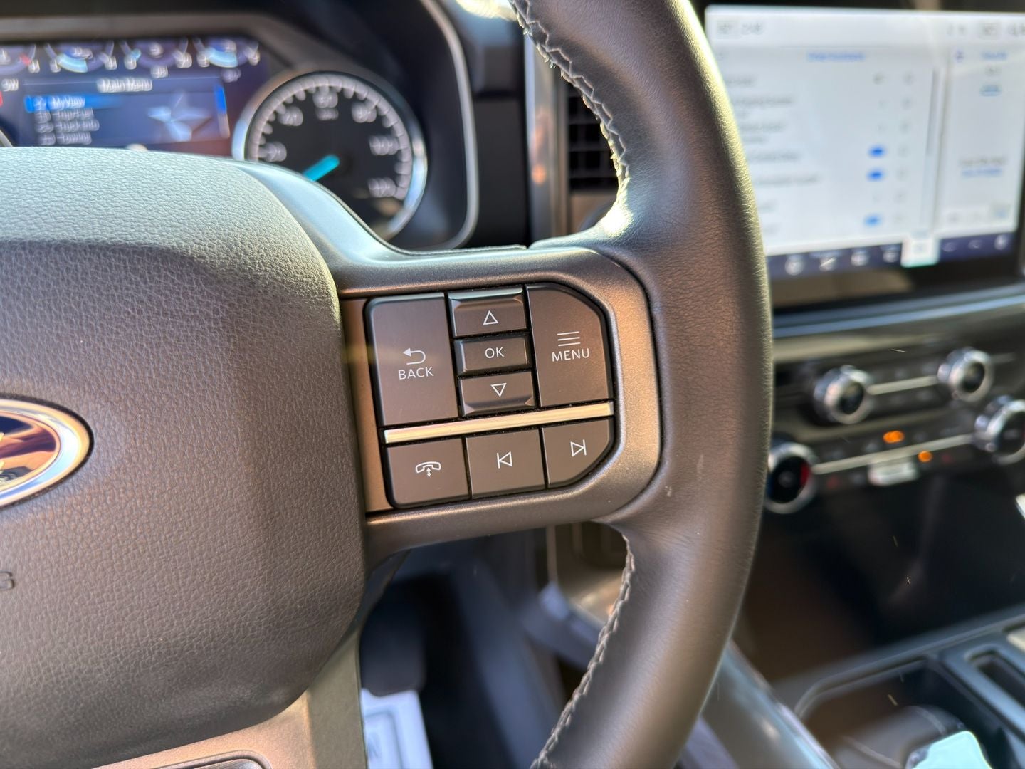 2023 Ford F-150 XLT 4X4 V6