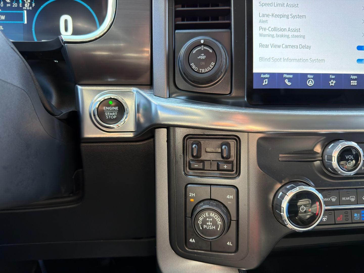 2022 Ford F-150 Lariat 4X4 V6