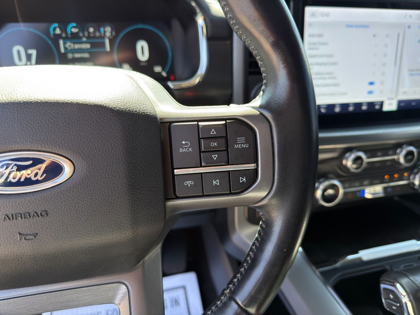 2022 Ford F-150 Lariat 4X4 V6