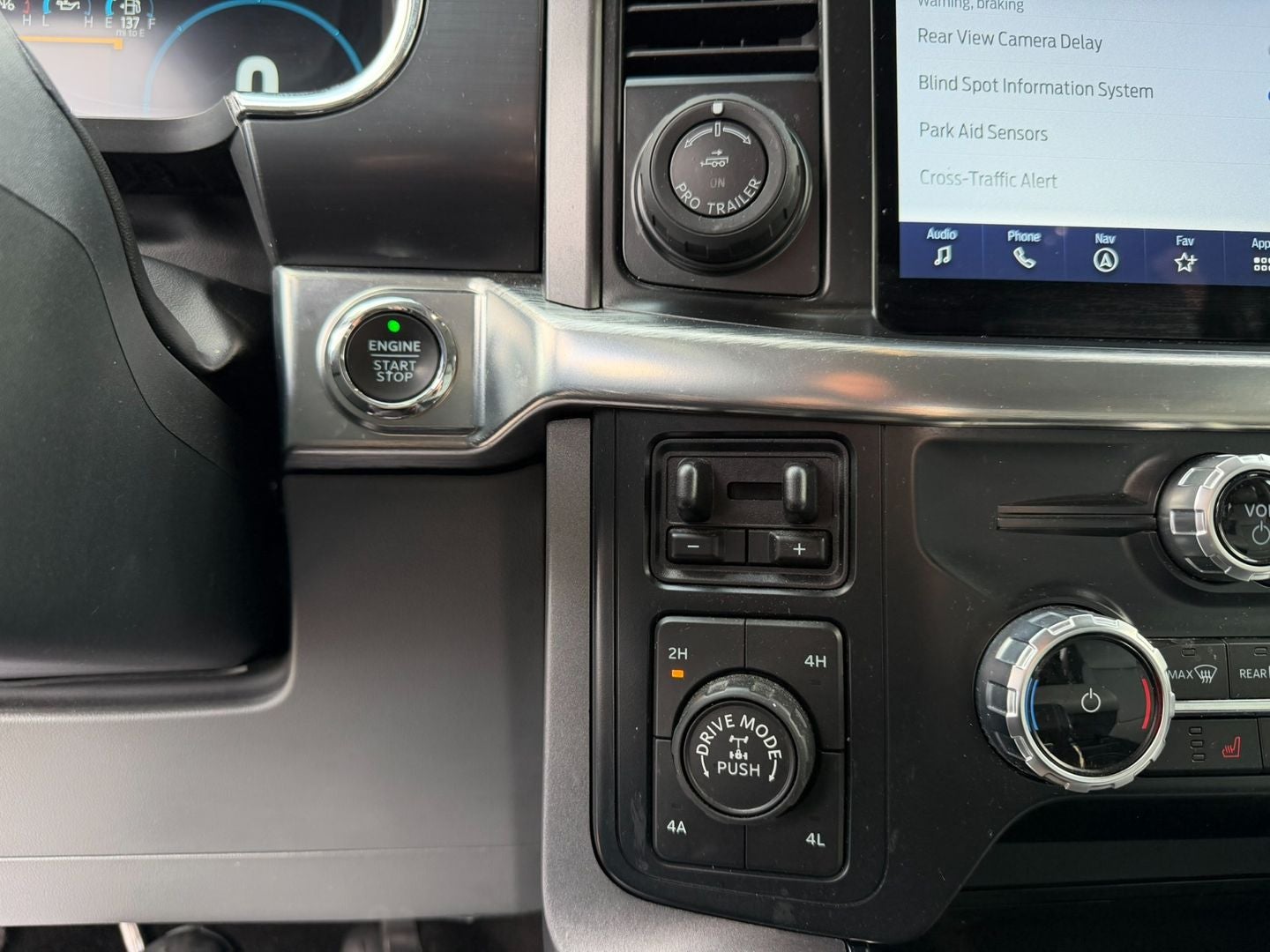 2023 Ford F-150 Lariat 4X4 V6